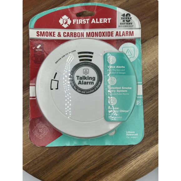 First Alert Smoke Carbon Monoxide Alarm Voice Alert 10 Year Lithium Battery - Picture 1 of 5